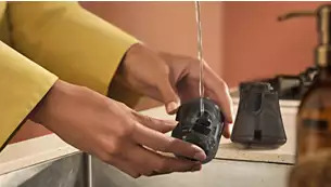 Уред за гладене с пара Philips STH7030/80, 28 г/мин парна струя, резервоари с капацитет 100/200ml, 2 настройки на парата, 1500W, бял - характеристика 6